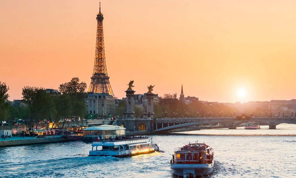 Custom Guided Eiffel Tower Tour with Boat Cruise