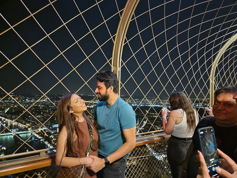 Why the Eiffel Tower Summit Elevator Tour at Night is Perfect for Romantic Evenings